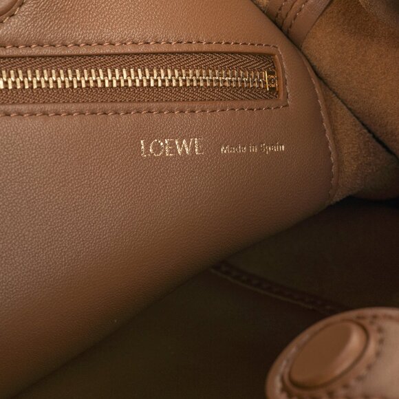 Loewe Squeeze Medium Oak Leather Shoulder Bag - Picture 15 of 15